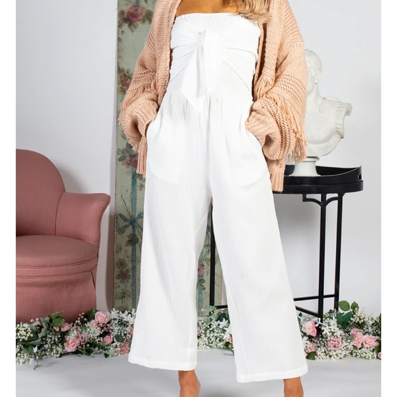 NWT WHITE STRAPLESS SMOCKED JUMPSUIT W/POCKETS - Picture 3 of 5